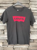 Shirt Levi’s Gr. S schwarz rot Neuwertig Top! Essen - Rellinghausen Vorschau