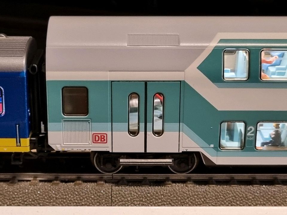 Märklin H0 Mint Doppelstockwagen LED Figuren neuwertig in Solms