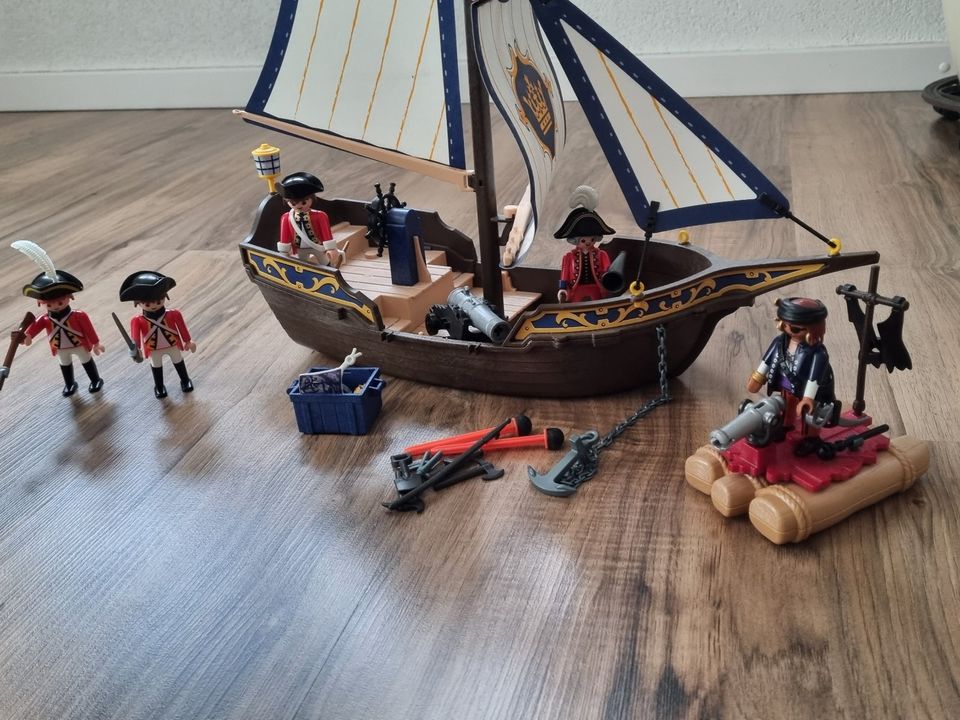 Playmobil 70412 Pirates Rotrocksegler Schiff Engländer Soldaten in Ludwigsburg