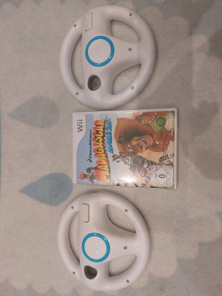 Nintendo Wii mit viel Zubehör 11 Spiele Lenkrad Mikrofone HDMI A in Bocholt