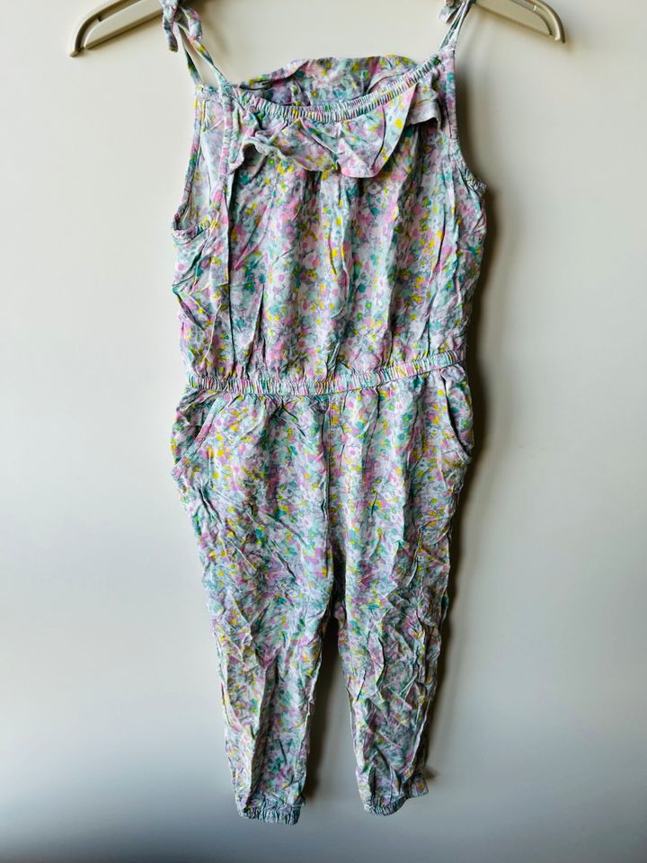 H&M Jumpsuit Floral in Gr 110 116 Boho Sommer Rüschen in Deidesheim