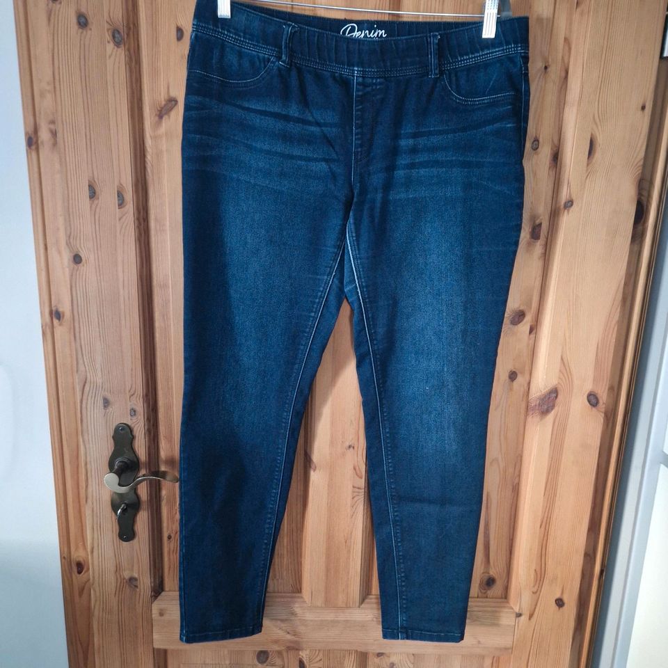 Jeans dunkelblau in Hagen