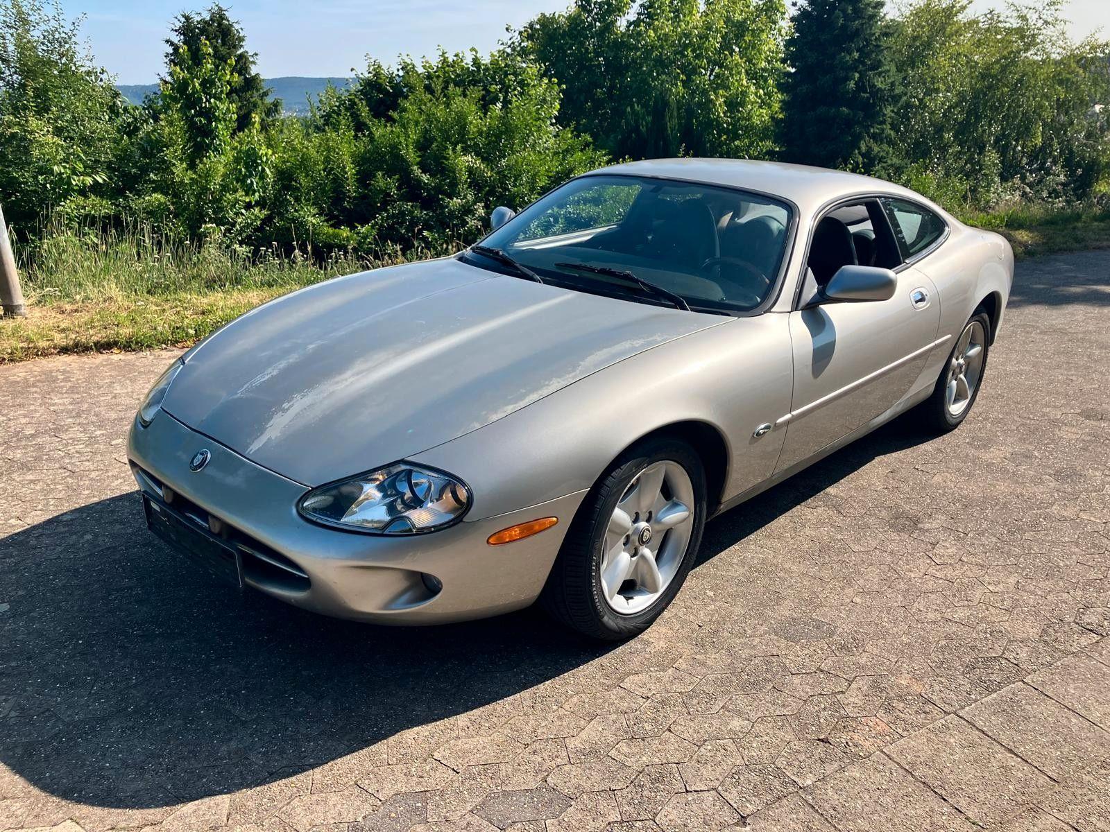 Abbildung des Autos Jaguar XK8 Coupe - HU ne…