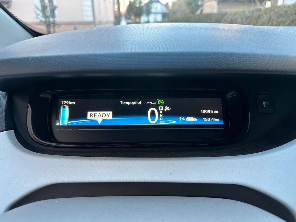 Renault Zoe Z.E.40 PDC Navi Kaufbatterie Digital Tacho MwSt in Kühlungsborn