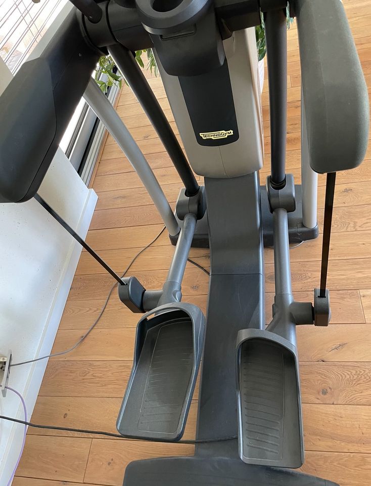 Technogym vario Crosstrainer und Stepper NUR PRIVAT genutzt in Paderborn