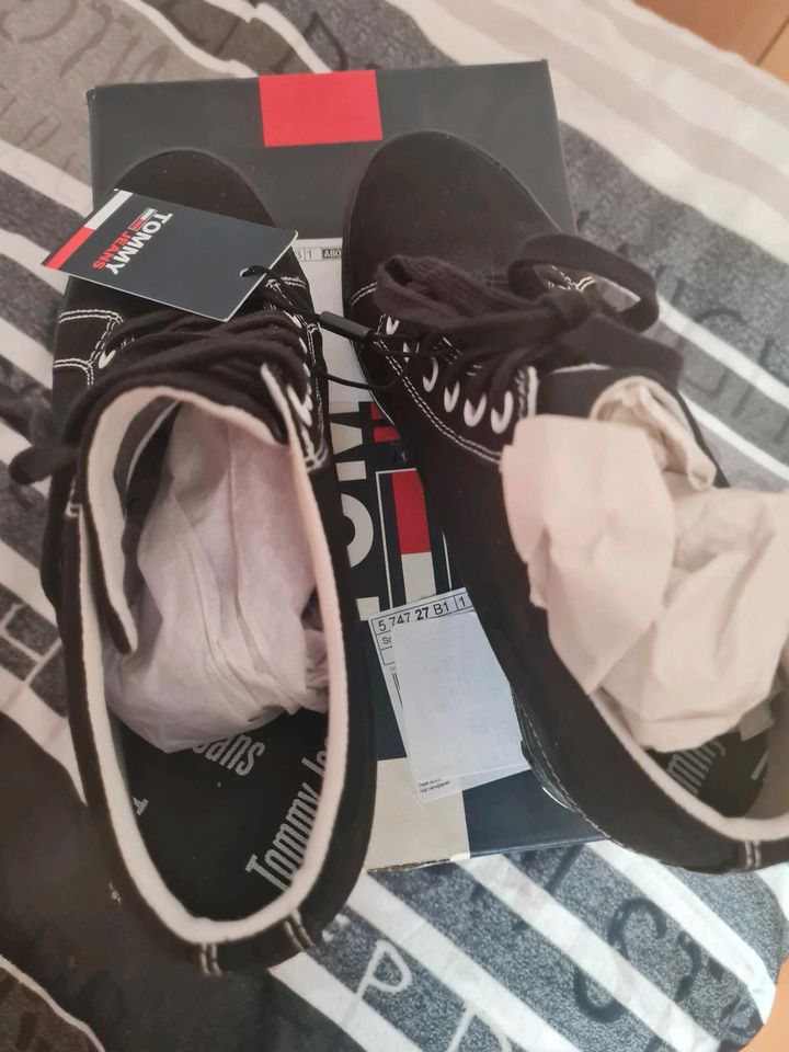 Damen Tommy Hilfiger Sneaker Gr. 40 Neu in Eschwege