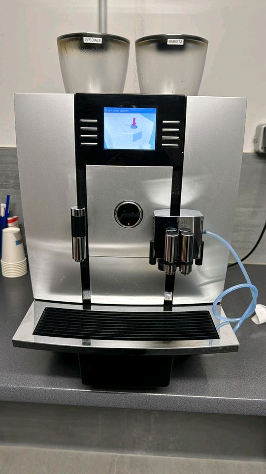 Jura Giga X7C profesional Festwasseranschluss Kaffeevollautomat in Augsburg