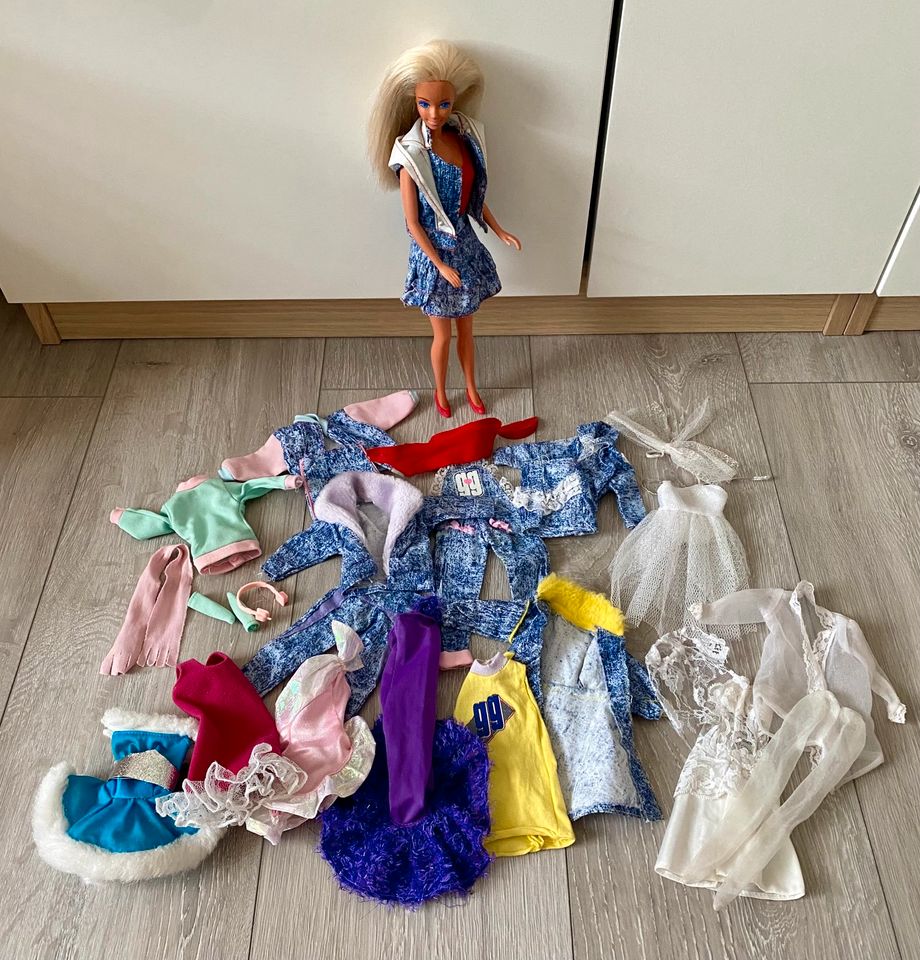Barbie Set Kleidung in Rüsselsheim