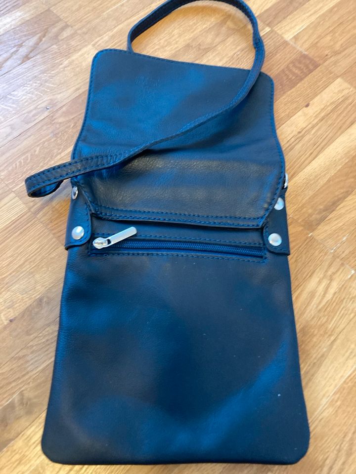 Handtasche, blau italienisches Leder ca 23 x 18 cm wie neu in Gütersloh