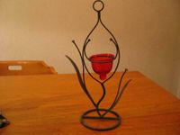 Metall Kerzenhalter schwarz mit rotem Glas für ein Teelicht. Rheinland-Pfalz - Wörth am Rhein Vorschau