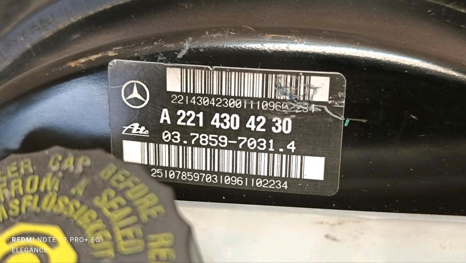 Mercedes-Benz W221 S-Klasse Bremskraftverstärker A2214304230 in Hamburg