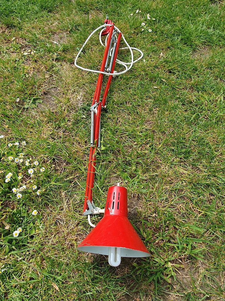 Rote Retro Lampe Schwenklampe einstellbar Vintage in Marlow
