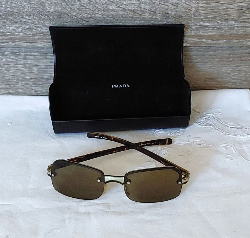 Original PRADA Sonnenbrille Modell 11B 56 2AP-3N1 mit Etui in Geldern