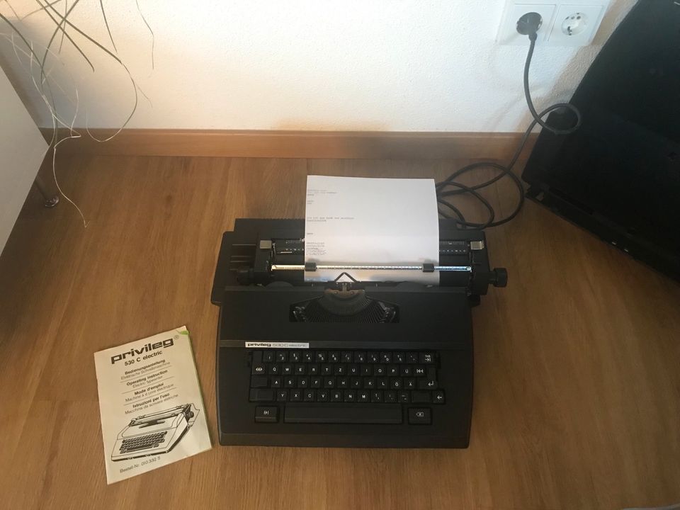 Elektrische Schreibmaschine Privileg 530 C Retro Vintage Antik in Pyrbaum