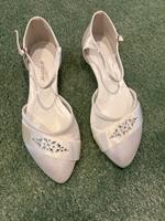 Brautschuhe weiß Größe 36 neu Brautkleid Hochzeitsschuhe Sachsen - Rackwitz Vorschau