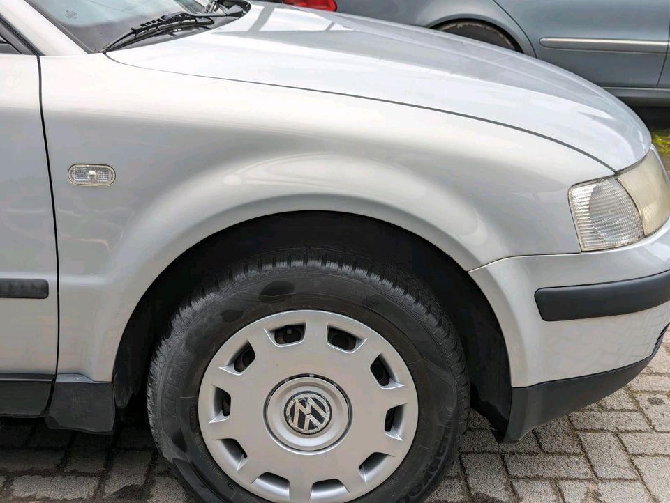 VW Passat 3B - Kotflügel Rechts - Silber LB7Z in Lippstadt