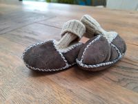 Tolle Baby Lammfell Schuhe Sohlenlänge 12cm Nordrhein-Westfalen - Velbert Vorschau