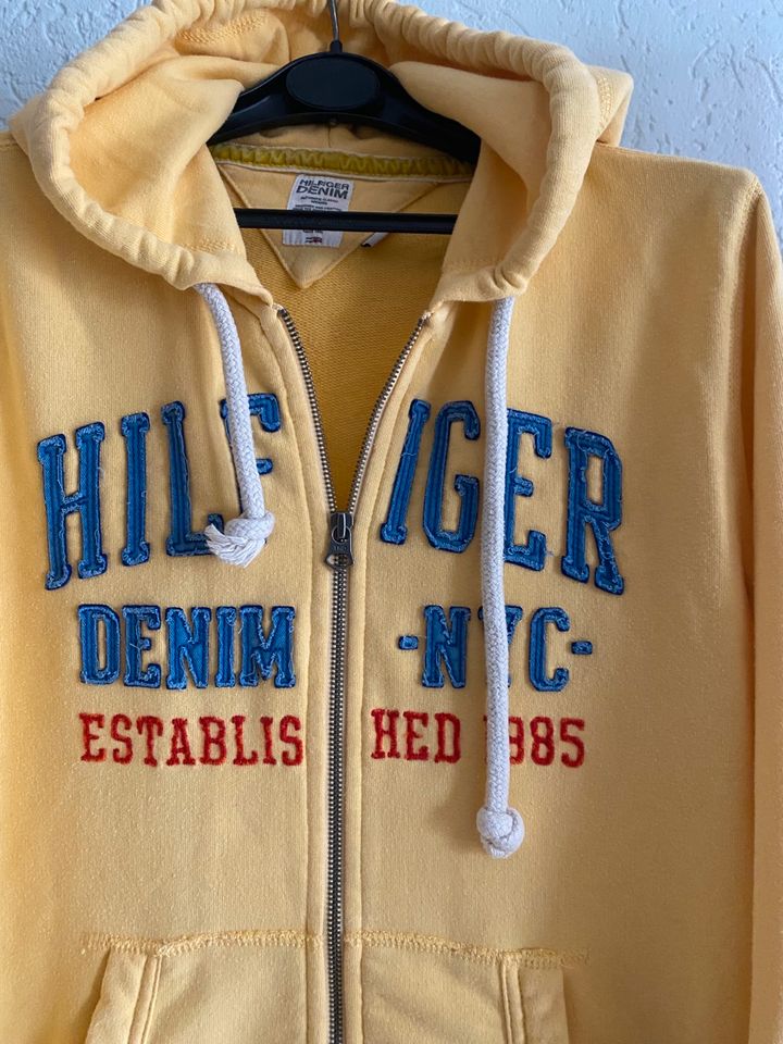 Tommy Hilfiger Sweatjacke Grösse S (eher M) in Velbert