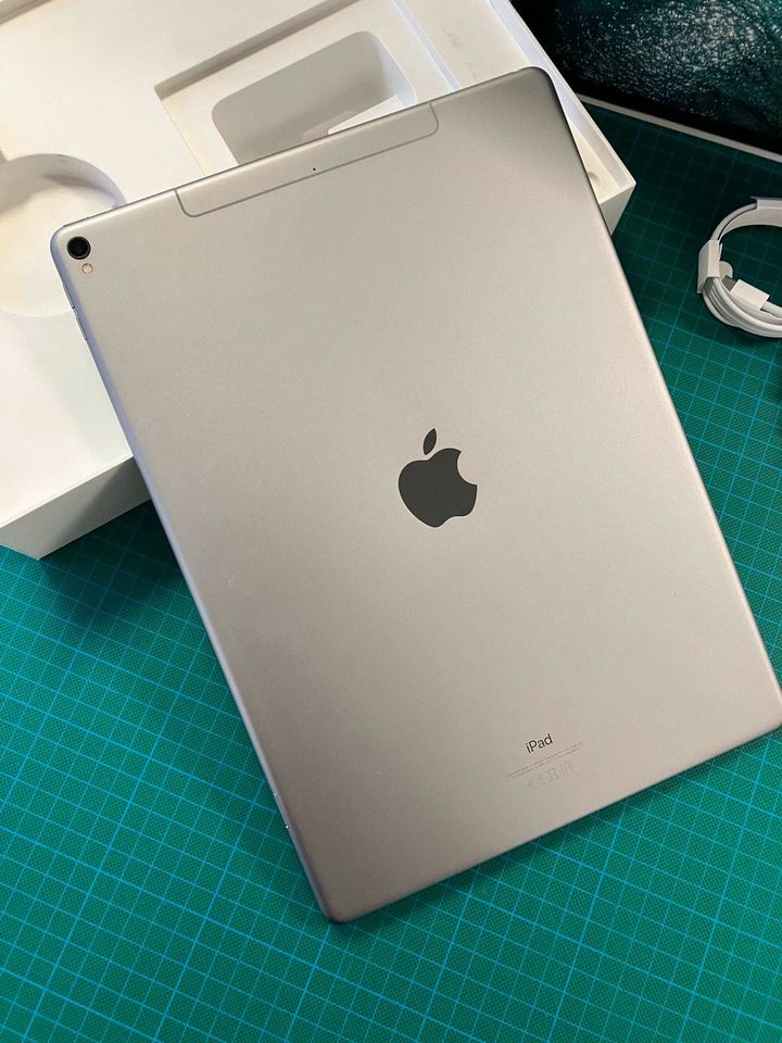 Apple iPad Pro 12,9" 256GB Wi-Fi + Cellular, Modell 2017 in Essen