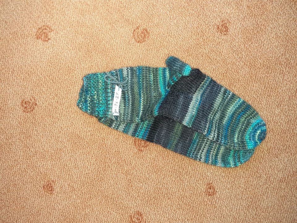 Stricksocken unterschiedliche Größen in Bremen