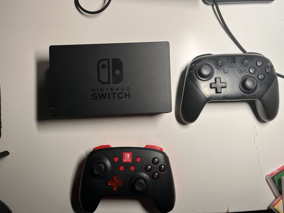Nintendo Switch mit Zubehör in Köln