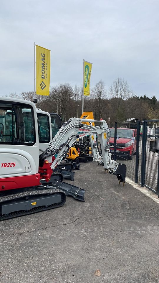 Eurotrac W12 Radlader Hoflader Kompaktlader in Waldmohr