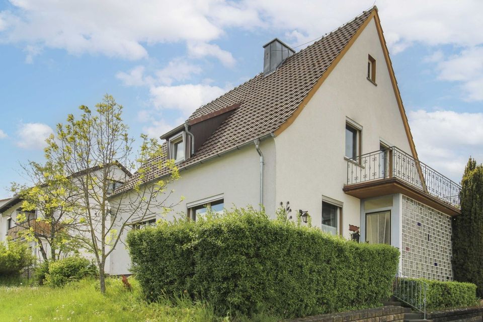 Handwerkerfreundliches, aber gut gepflegtes Haus mit großem Garten in Sondheim/ Rhön in Sondheim v.d.Rhön