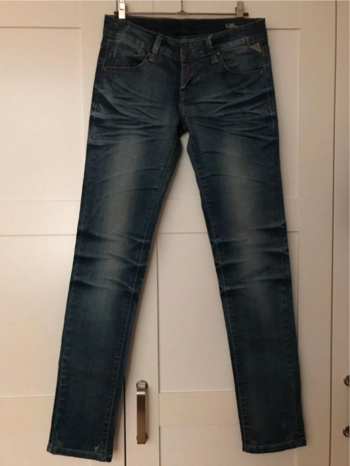 Replay Jeans W27 L 32 blau in Fürth