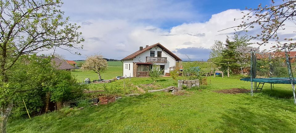 freistehendes Einfamilienhaus mit Pferdestall / Nebengebäude in Wittibreut