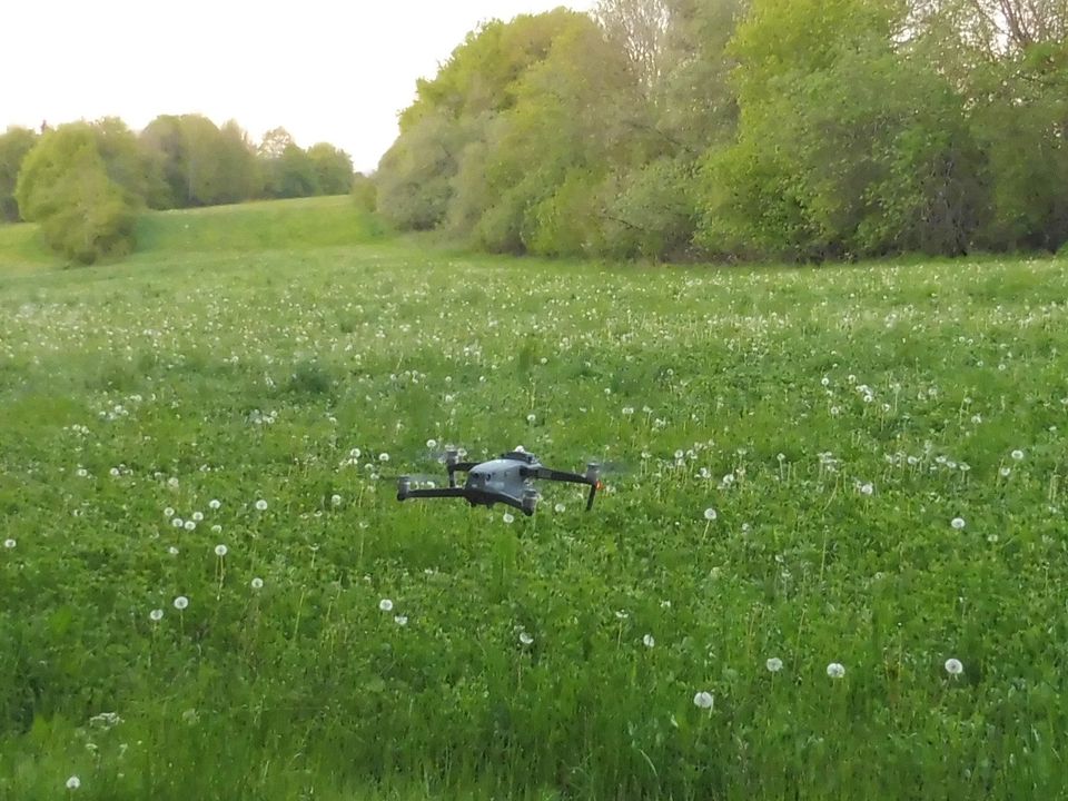 Rehkitzrettung Wildtierrettung mit Drohnen vor dem Mähen in Münsingen