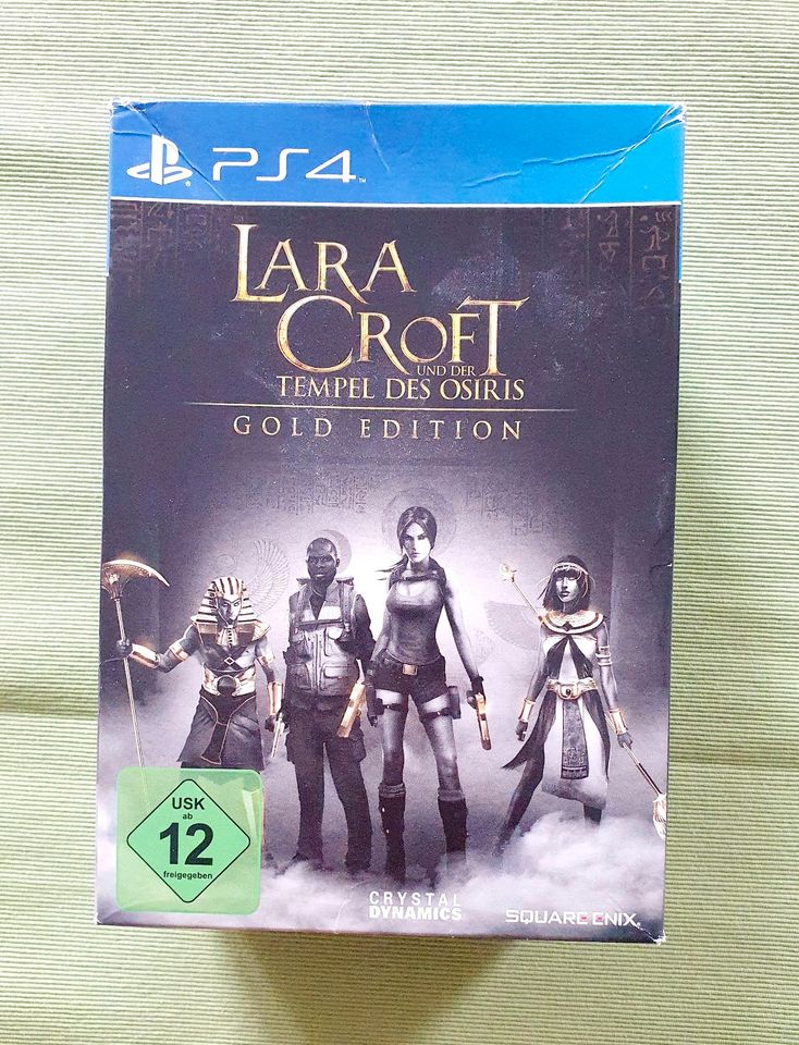 Lara Croft PS4 Spiel Gold Edition Box in Berlin