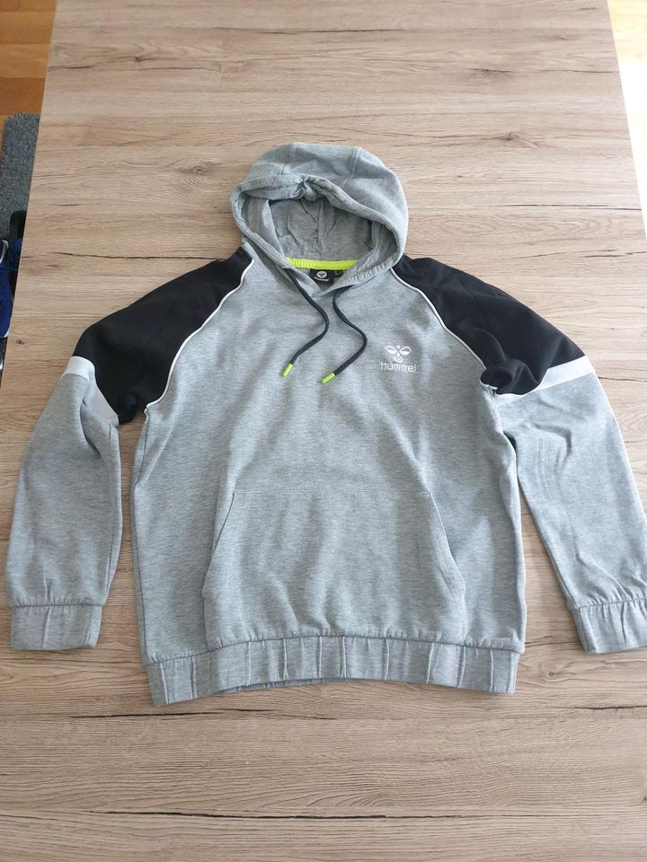 Hoodie/Pullover Hummel Gr. S in Hamburg