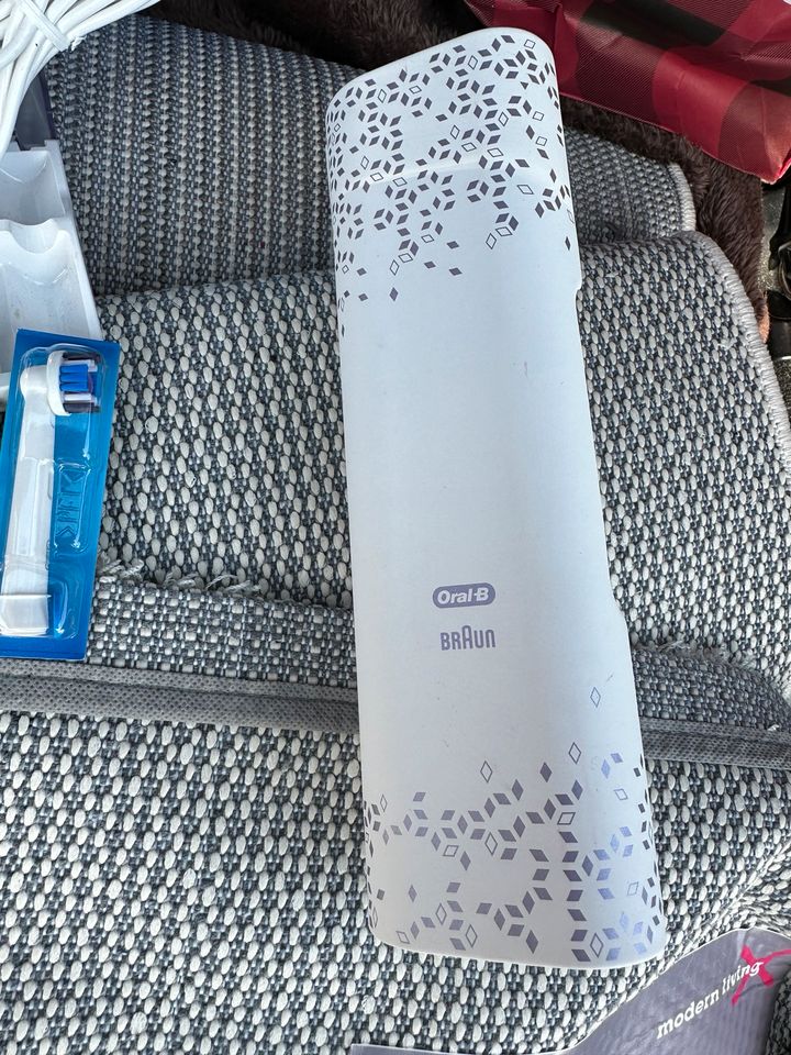 Braun Oral-B Power Genius 10200W Elektrische Zahnbürste, lila in München