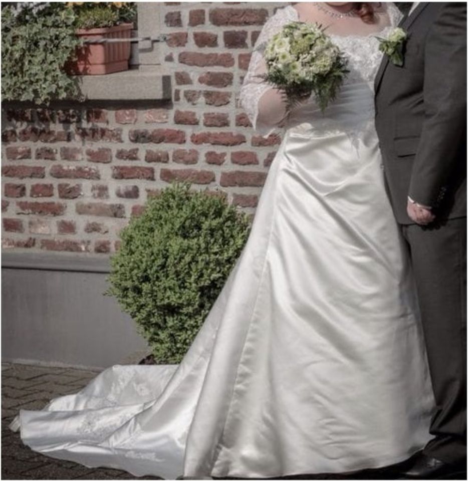 Hochzeitskleid Größe 50/52 in Sonsbeck