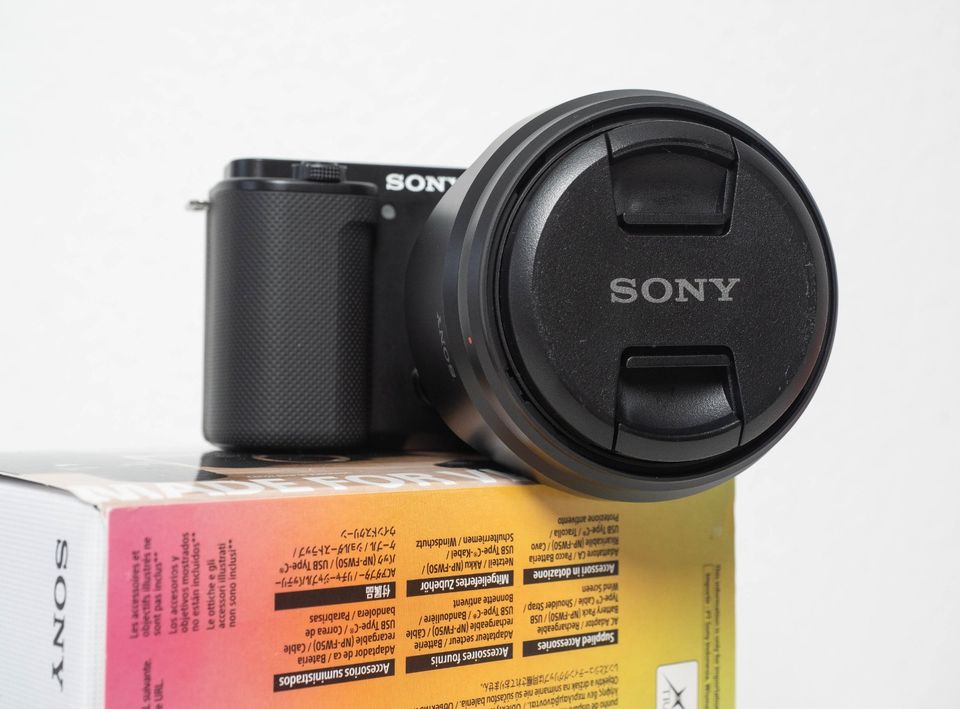 Sony ZV-E10 + Objektiv E10-18mm f4 +Mikrofon +Shooting Grip +Cage in Nürnberg (Mittelfr)