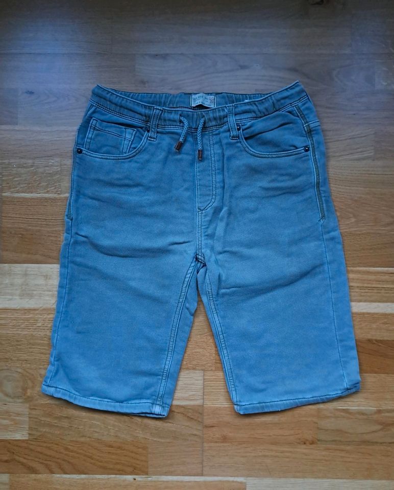 Bermuda Shorts, Gr. 152 in Neu-Isenburg