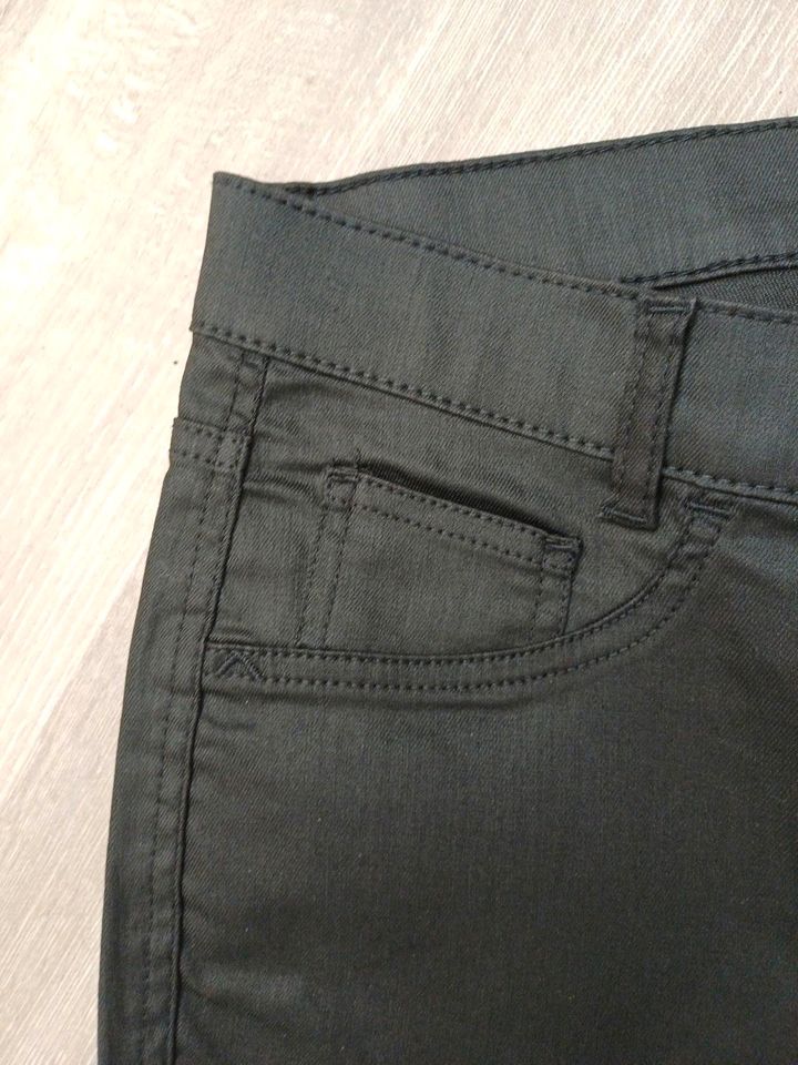 Comma Hose skinny fit Gr. 36 schwarz glänzend in Bremervörde