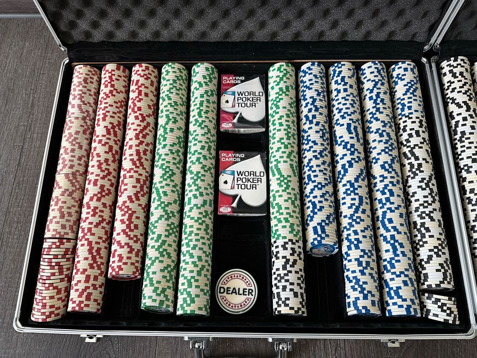 2 Poker Chip Koffer mit ca. 2000 Chips mit Metallkern und Karten in Gersthofen