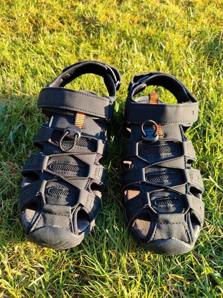 Sandalen 40 - Top Zustand - Sommerschuhe schwarz - offene Schuhe in Bremerhaven