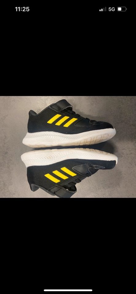 Adidas Sneaker schwarz gelb 25 in Bad Lauterberg im Harz