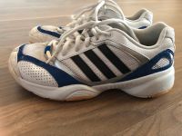 ADIDAS Turnschuhe Sportschuhe Hallenschuhe Gr. 35 Hessen - Karben Vorschau