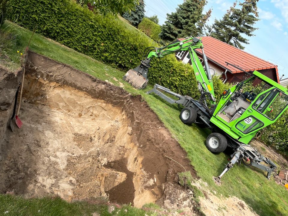 Bagger Mobilbagger inkl Fahrer mieten Pool Teich Erdarbeiten in