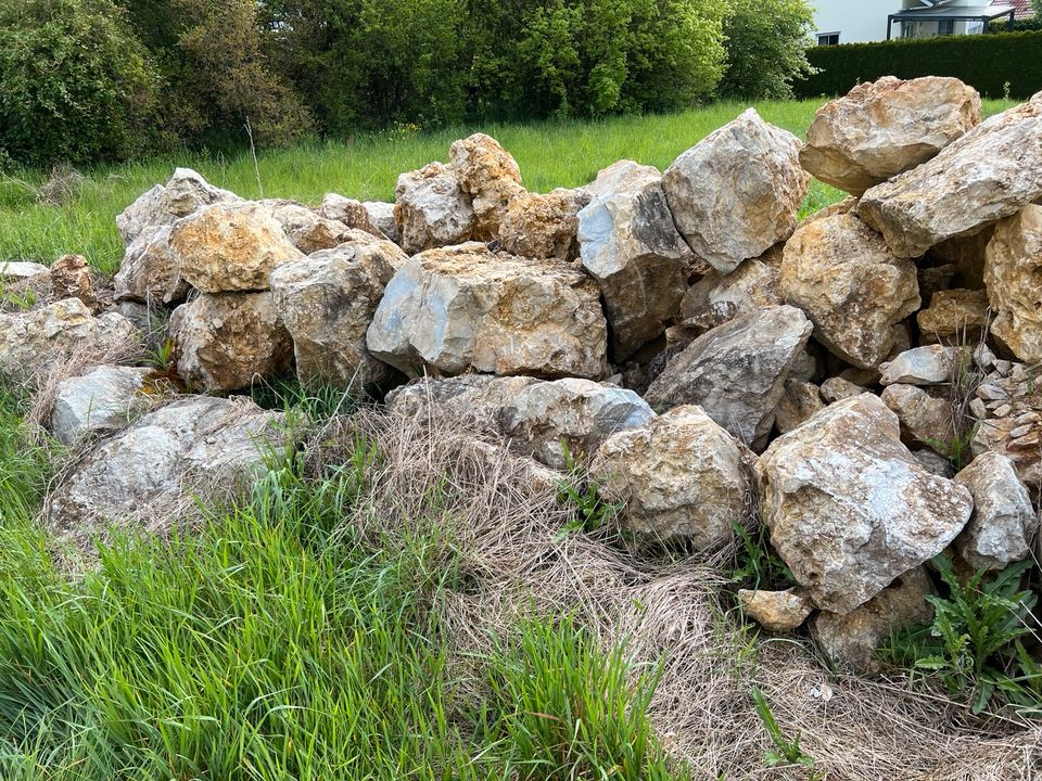 Natursteine Mauer - Kalksteine - Bruchsteine - Gestaltungssteine in Allmendingen