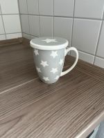 Tasse mit Deckel, grau mit weißen Sternen Duisburg - Duisburg-Mitte Vorschau