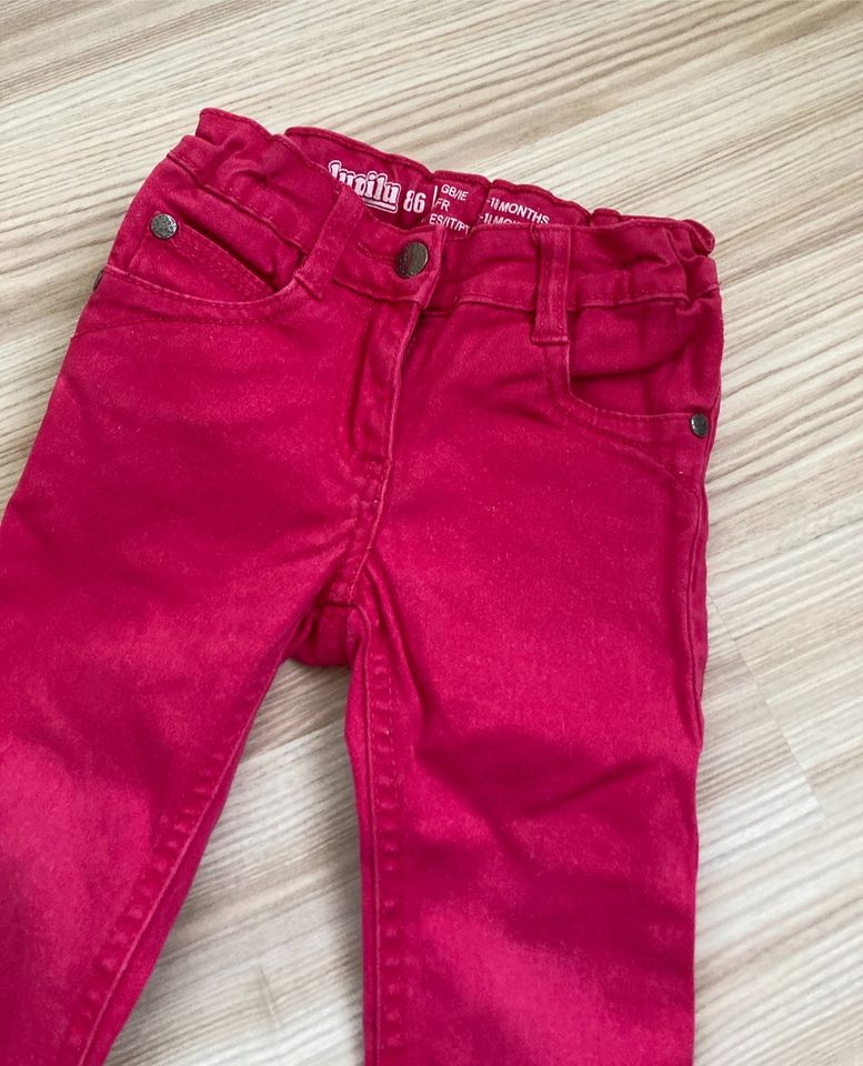 Jeans pink Größe 86 Taschenknopf fehlt in Niederorschel