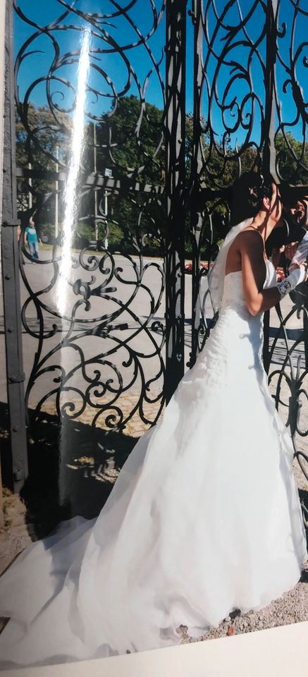 Hochzeitskleid Brautkleid mit Handschuhe und Diadem in Oberhausen