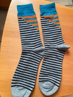 Socken- NUR DER - Gr. 39-42-in grau-schwarz gestreift NEU - Nordrhein-Westfalen - Alfter Vorschau