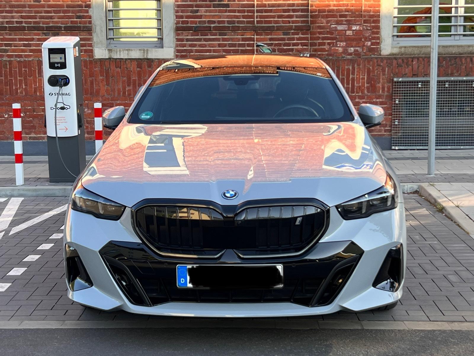 Abbildung des Autos BMW i5 eDrive40 | 340 PS…