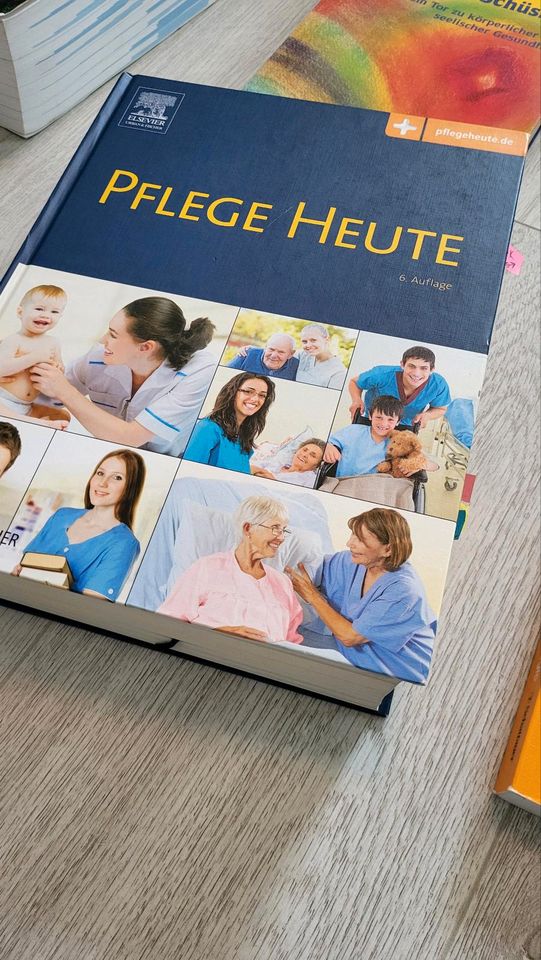 Diverse Gesundheits und krankenpflege Bücher in Siegen