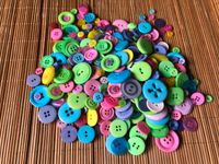 SET 650 Knöpfe Buttons Farben nähen basteln stricken Handarbeit Baden-Württemberg - Baden-Baden Vorschau